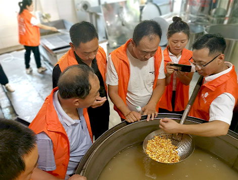 一級壓榨花生油灌裝機(jī)