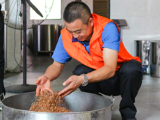 茶籽調(diào)和油灌裝機