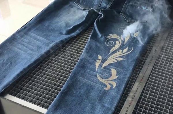 激光切割和雕刻在紡織行業(yè)有哪些應(yīng)用？布料激光燒花