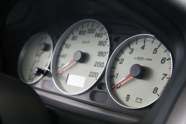 汽車標識logo都是如何進行打標的？答案是用激光打標機！